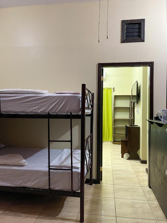 B Aparts Hotel Coxen Hole Eksteriør billede